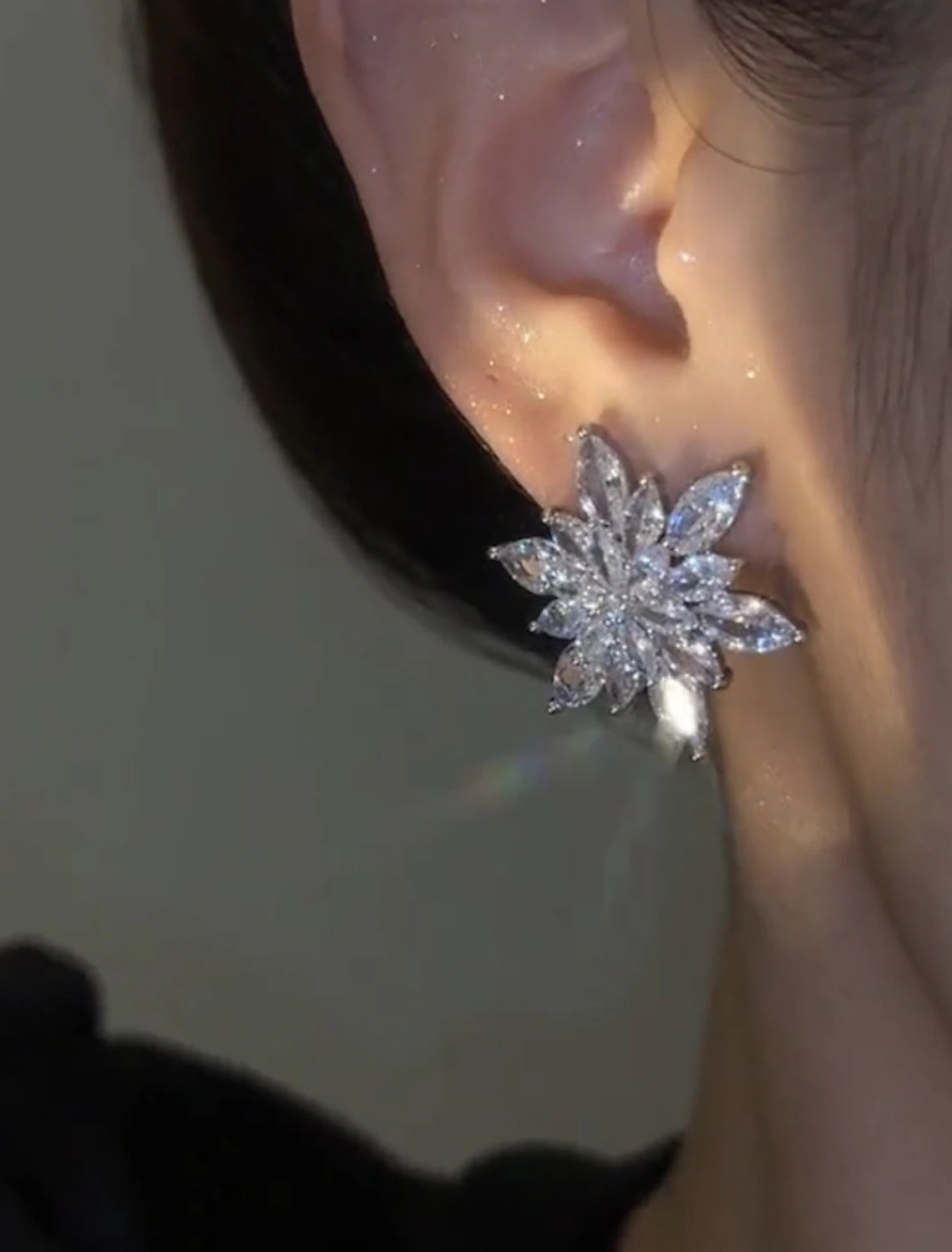 Women's Zircon Stud Earrings Jewelry Classic Precious Flower Shape Stylish Simple Earrings Jewelry Silver For Gift Festival 1 Pair