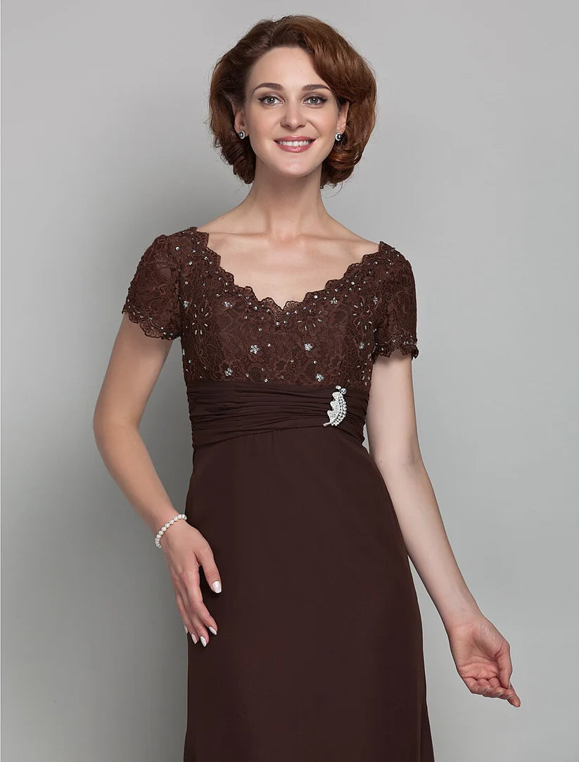 Sheath / Column Mother of the Bride Dress Vintage Inspired Scalloped Neckline V Neck Floor Length Chiffon Lace Short Sleeve with Ruched Sequin Crystal Brooch