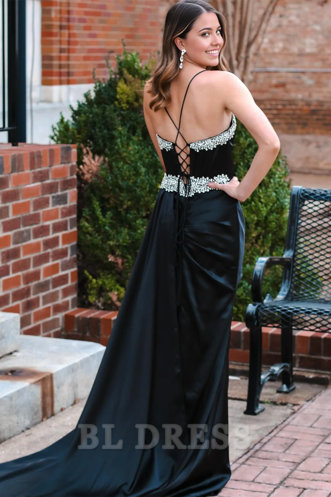 A-line V-Neck Spaghetti Straps Rhinestone Black formal dresses evening gown Prom Dress with Train