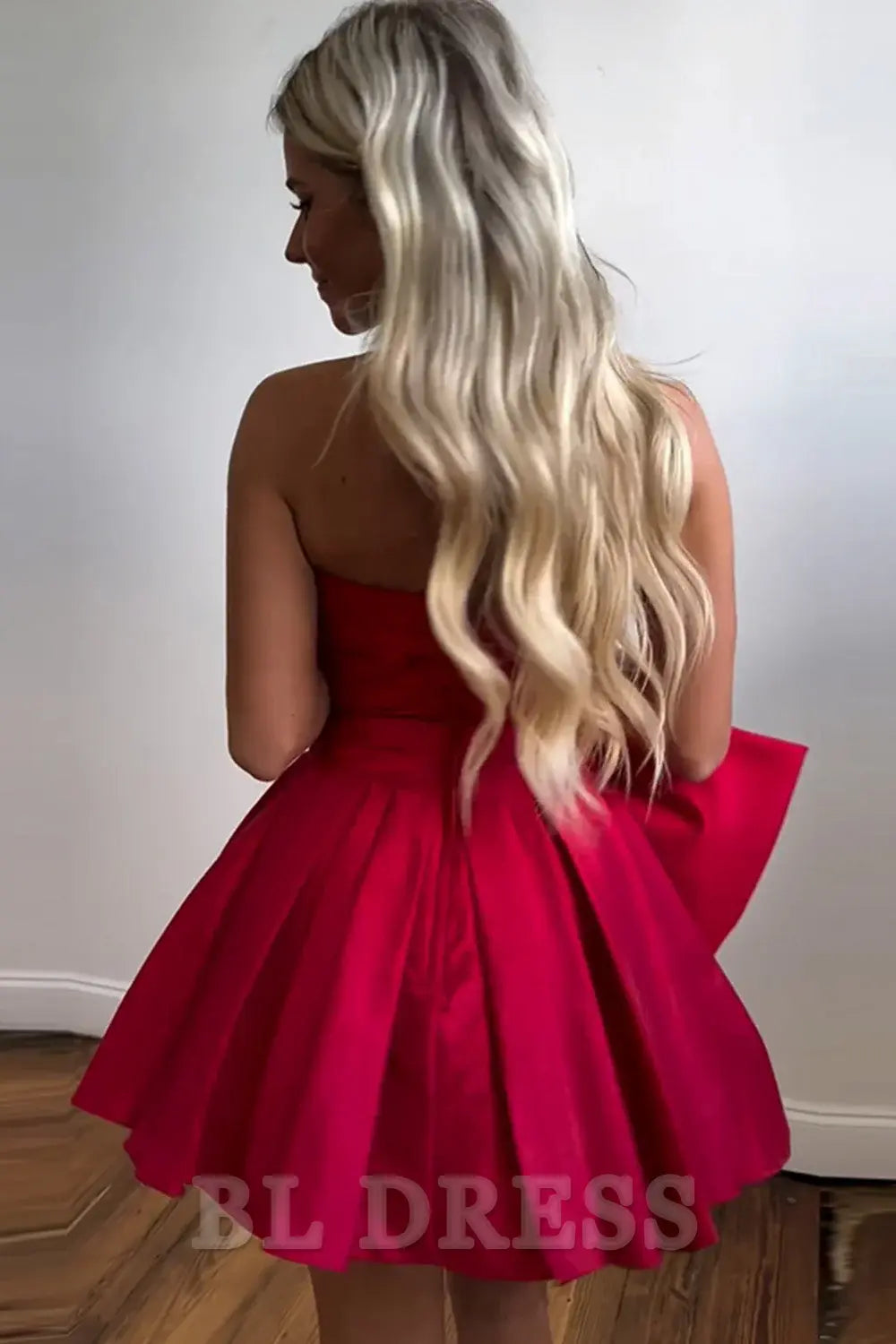 A-Line Strapless Short Satin formal dresses Bridesmaid Dresses evening gown Prom Dress Homecoming Dress With Bowknot