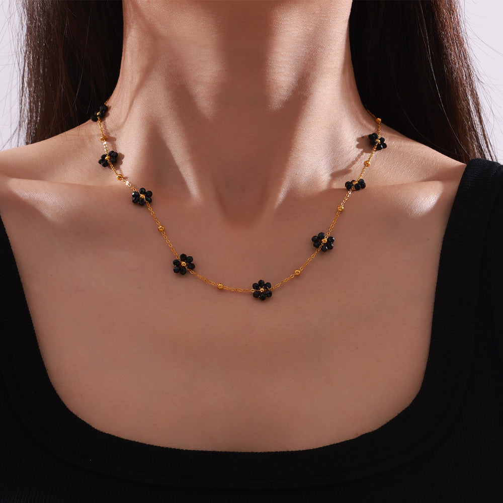 Elegant 18K gold plated daisy necklace.