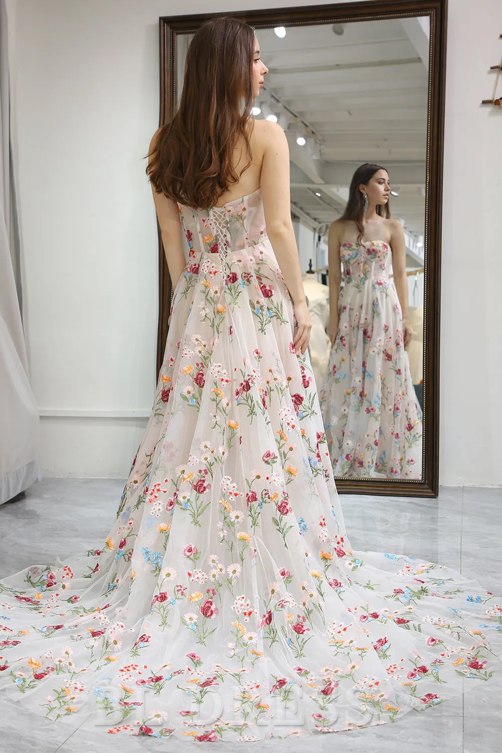 A-Line Strapless Sweep Train Tulle formal dress evening gown Prom Dress with Embroidery