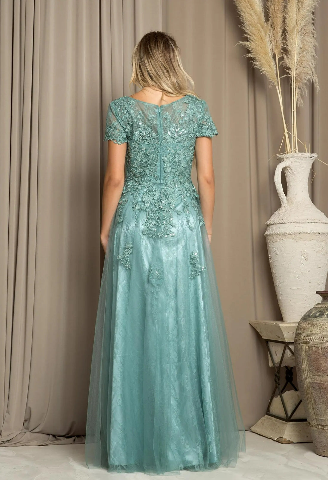 A-Line Mother of the Bride Dress Elegant Crew Neck Lace Short Sleeve with Appliques