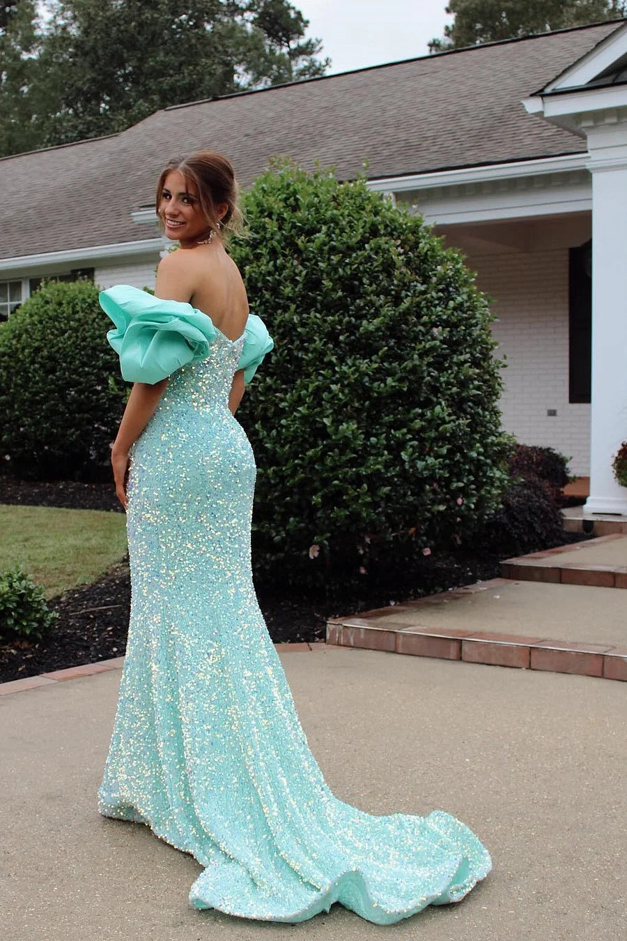 Luxury Mint Prom Dresses with Sequin Fabric Detachable Puff Sleeves and Mermaid Train