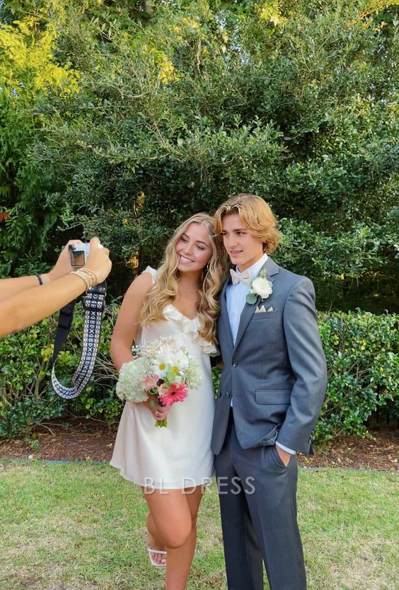 A-Linie V-Ausschnitt Rüschen Weiß Kurzes Homecoming-Kleid Abendkleider Brautjungfernkleider Abendkleid Ballkleid