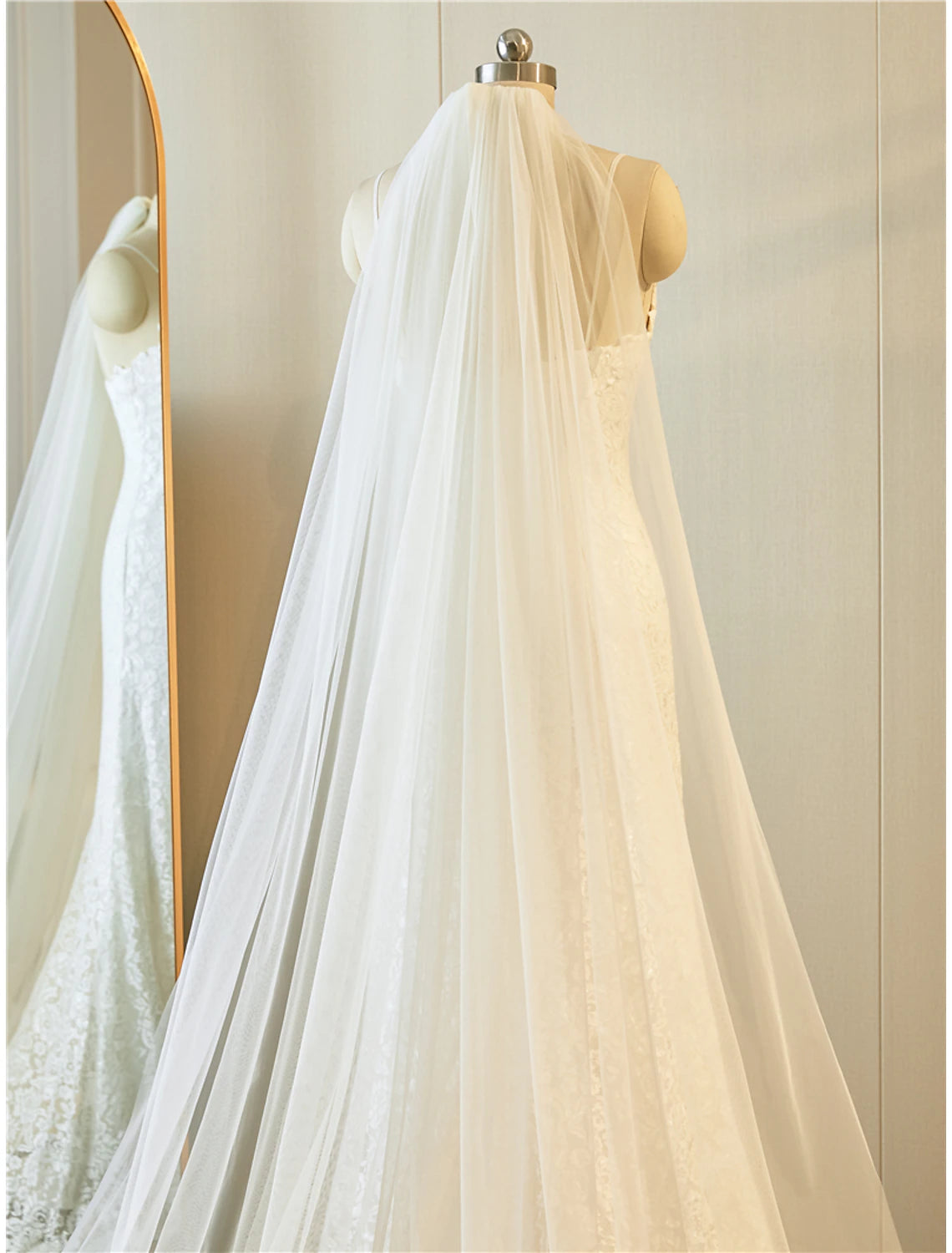 One-tier / Lace Wedding Veil Cathedral Veils with Embroidery / Appliques / Paillette 137.8 in (350cm) Tulle