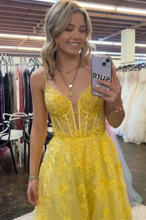 A-line V-neck Tulle Spaghetti Straps Lace Appliques Prom Dresses