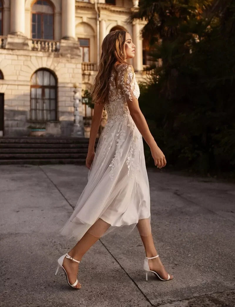 A-Linie V-Ausschnitt Teelange Ärmel Ätherisches Brautkleid mit Knopfleiste hinten