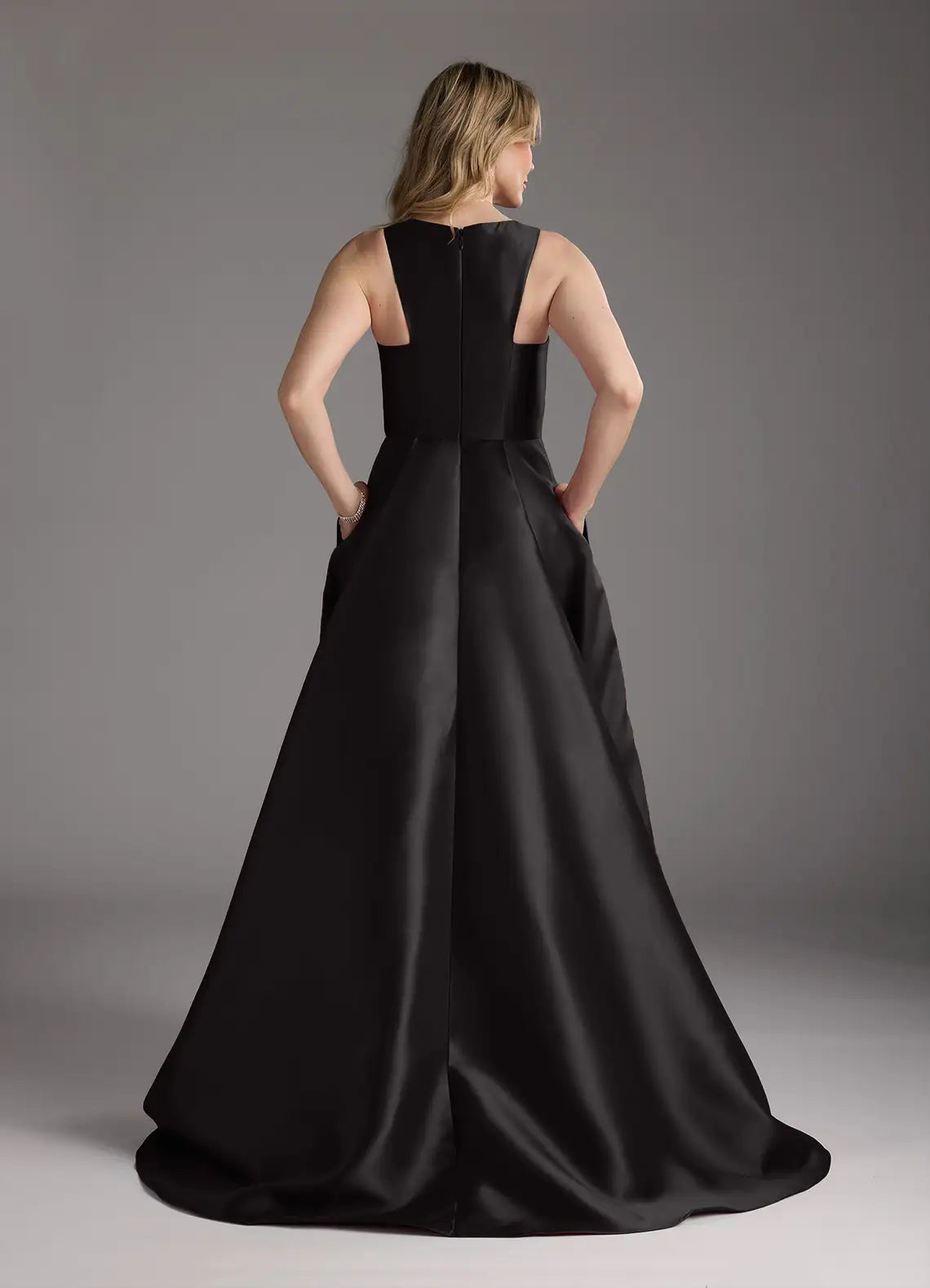 A-Line Elegant Crew Neck Train Black formal dresses evening dress Mother of the Bride Dresses