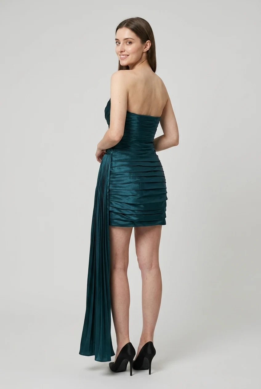Chic Sheath V-Neck Sleeveless Ruched Pleated Short Homecoming Dress