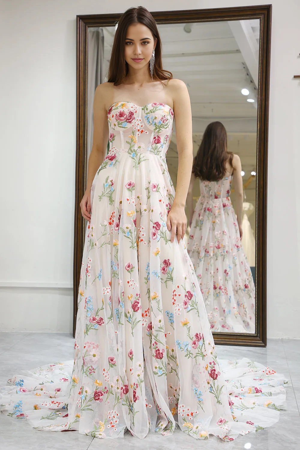 A-Line Strapless Sweep Train Tulle formal dress evening gown Prom Dress with Embroidery