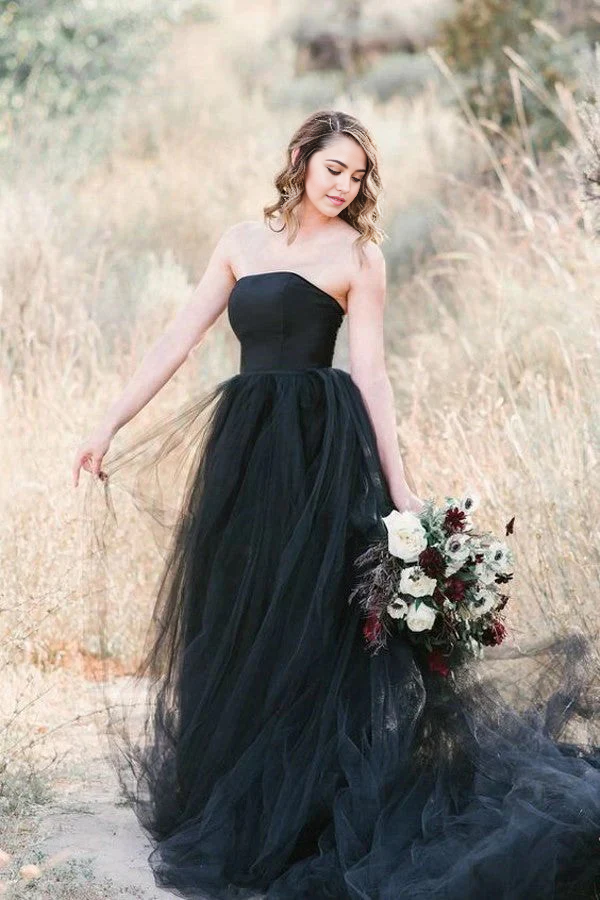 A-Line Gothic Black Sleeveless Wedding Dresses With Train