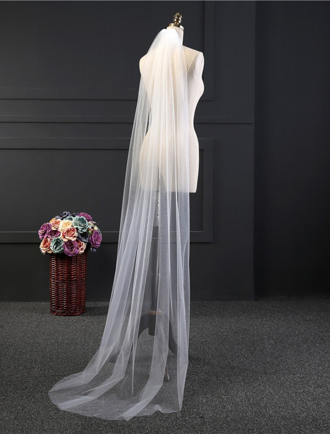 One-tier Wedding Veil Chapel Veils with Solid Tulle
