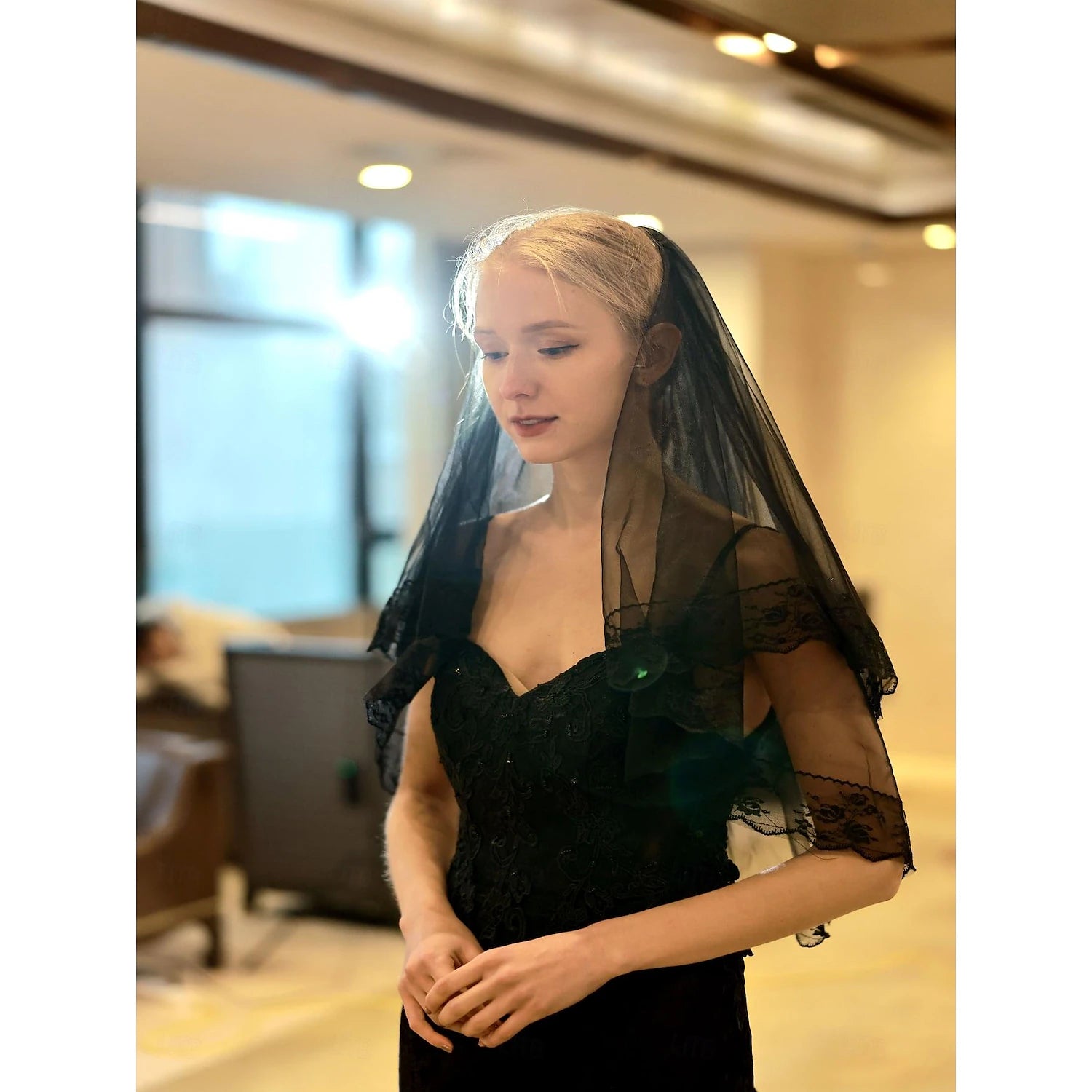 Two-tier / Lace Applique Edge Wedding Veil Elbow Veils with Embroidery / Splicing 21.65 in (55cm) / 100% Polyester