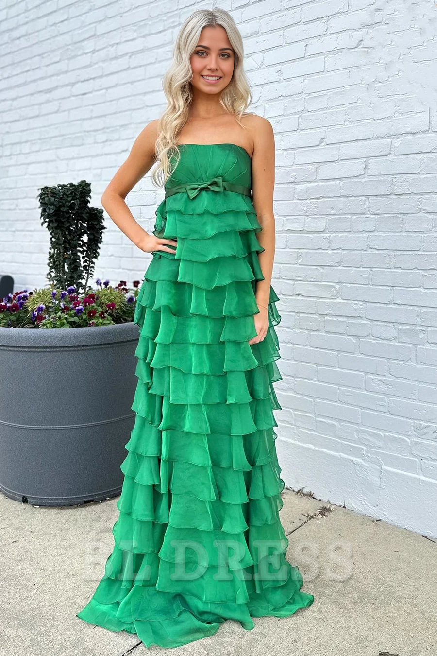 Elegant Strapless High-Waist Ruffle Tiered Long formal dresses evening gown Prom Dress with Bow