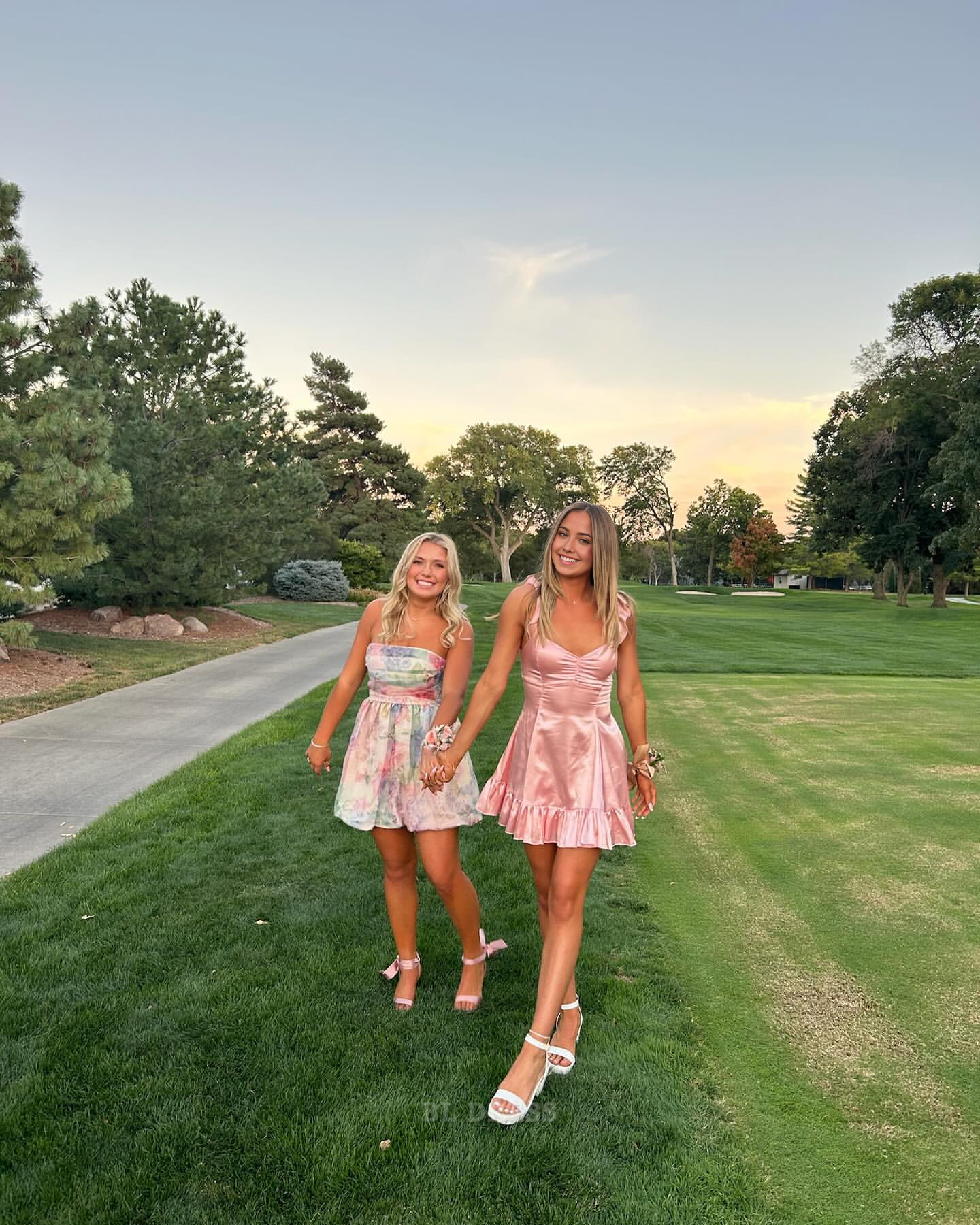 A-Linie Sweetheart Rosa Satin Kurzes Heimkehrkleid Abendkleider Brautjungfernkleider Abendkleid Ballkleid