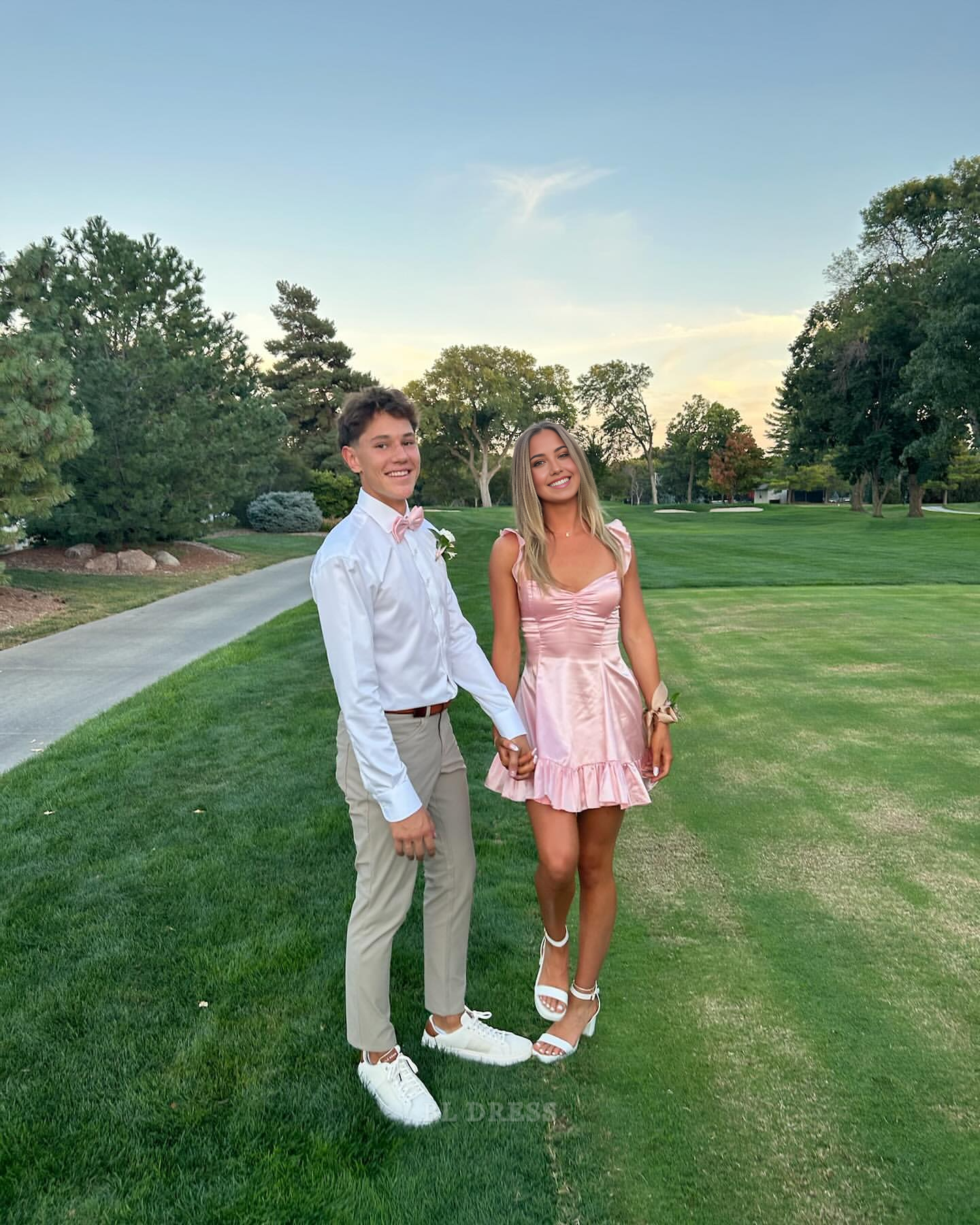 A-Linie Sweetheart Rosa Satin Kurzes Heimkehrkleid Abendkleider Brautjungfernkleider Abendkleid Ballkleid