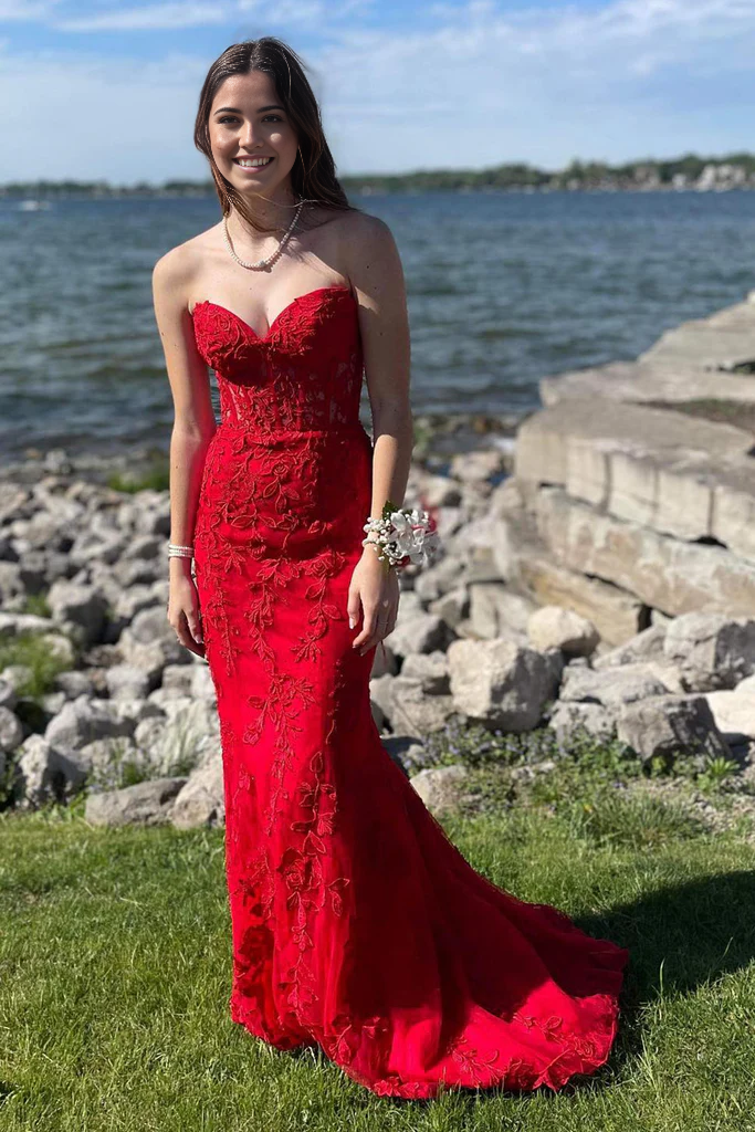 Mermaid Strapless Lace Prom Dress With Appliques