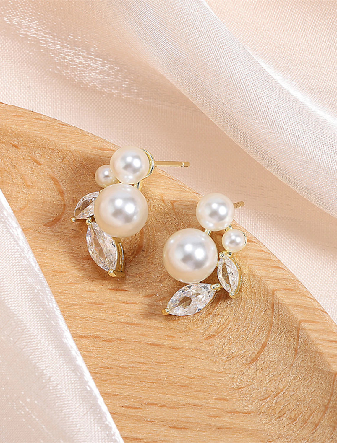Women's Clear Jewelry Classic Drop Stylish Trendy Imitation Pearl Earrings Jewelry Silver / Gold For Wedding Party 1 Pair