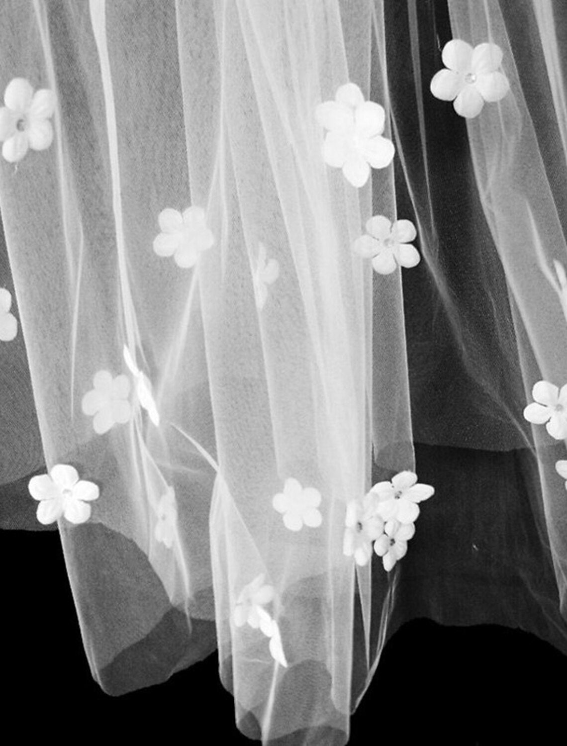 Two-tier/ Artistic Style Wedding Veil Elbow Veils with Scattered Bead Floral Motif Style / Solid 75 cm Tulle