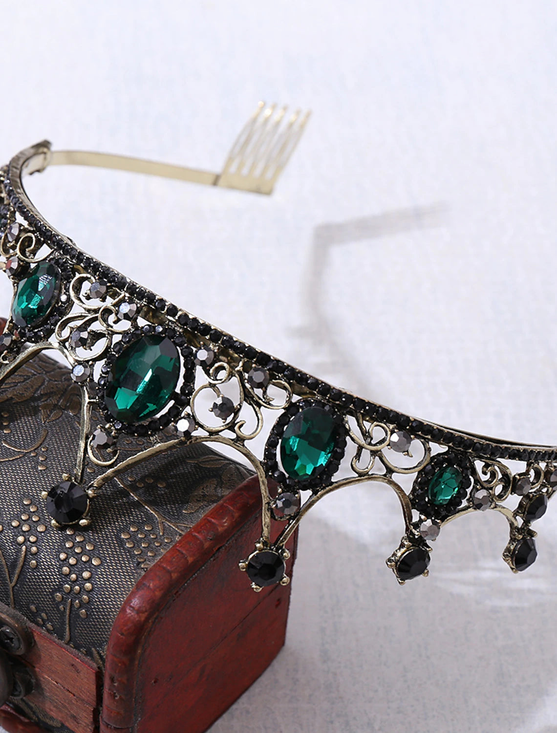 Crystal Tiara Crowns for Women Girls Elegant Princess Crown with Combs Tiaras for Women Bridal Wedding Prom Birthday Cosplay Halloween Costumes Hair Accessories for Women Girls