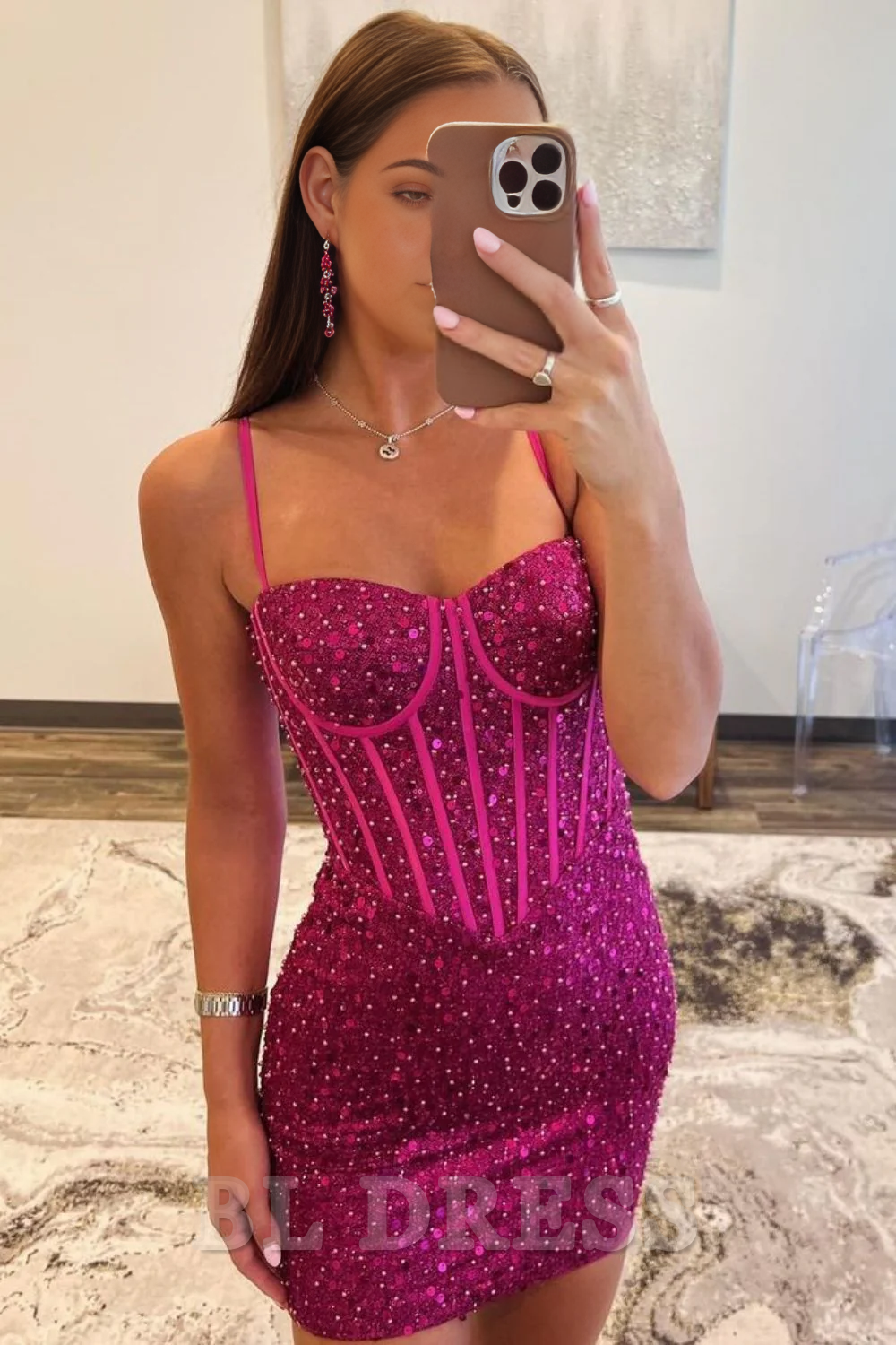 Glitzernde Spaghettiträger, kurze, perlenbesetzte, figurbetonte Abendkleider, Abendkleid, Ballkleid, Heimkehrkleid 
