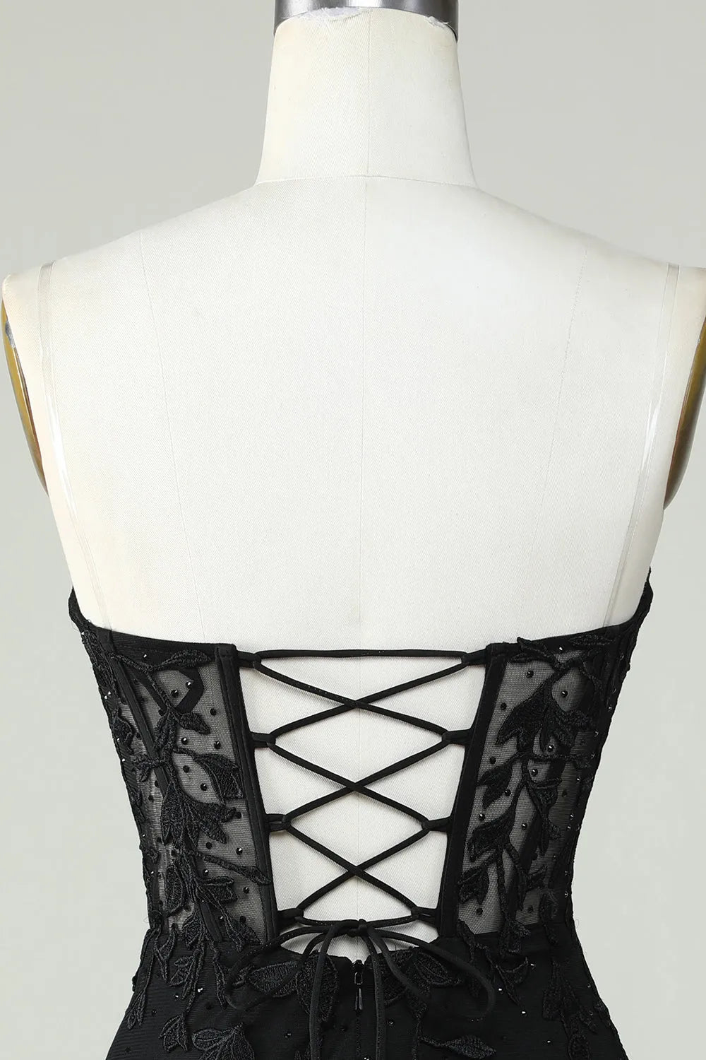 Figurbetontes Sweetheart-Korsett-Heimkehrkleid mit Applikationen