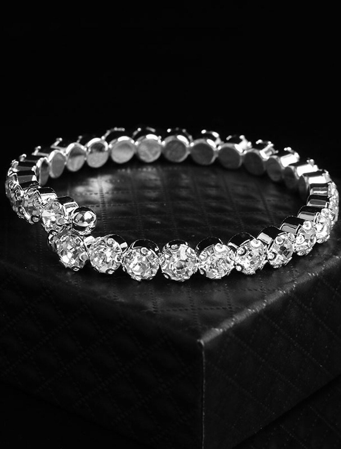 Bridal Jewelry Sets Three-piece Suit Rhinestone Chrome 1 Necklace 1 Bracelet Earrings Women's Elegant Holiday Retro Precious Round Jewelry Set For Party Wedding Gift / Engagement