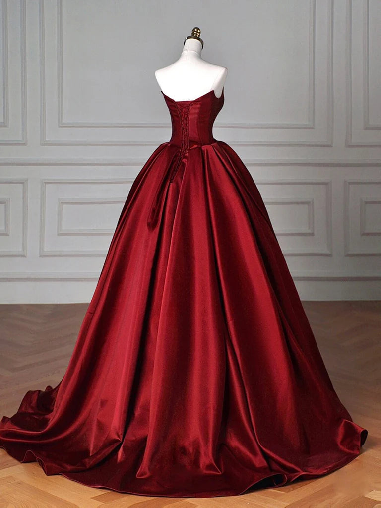 Schlichtes langes Ballkleid aus Satin