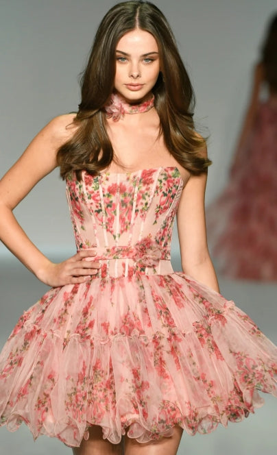 Kurzer Puffrock mit zart geblümter Taille