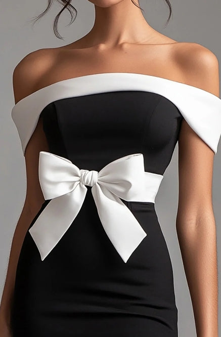 Elegantes schulterfreies, kurzes schwarzes Kleid mit Schleife