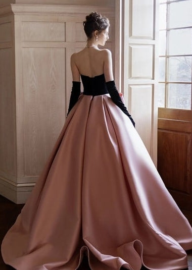 Elegant Strapless Formal Evening Gown With Big Bow