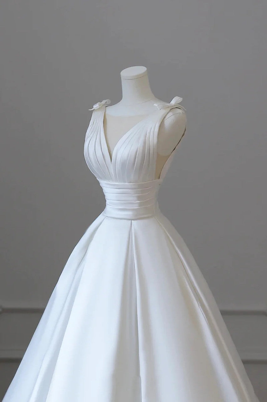 Elegant White Backless Sleeveless Pleats See Through Wedding Dress