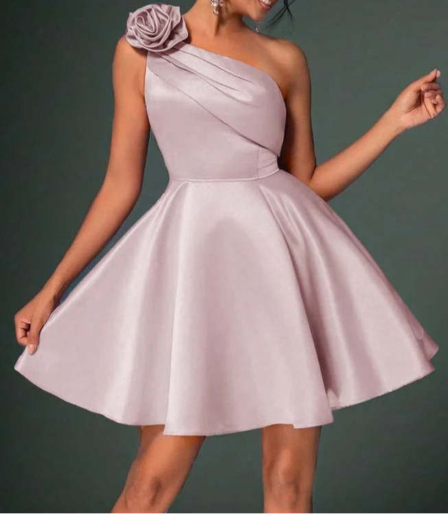Schickes, charmantes Satin-Heimkehrkleid mit einer Schulter, gerüscht, ärmellos, Blumenmuster