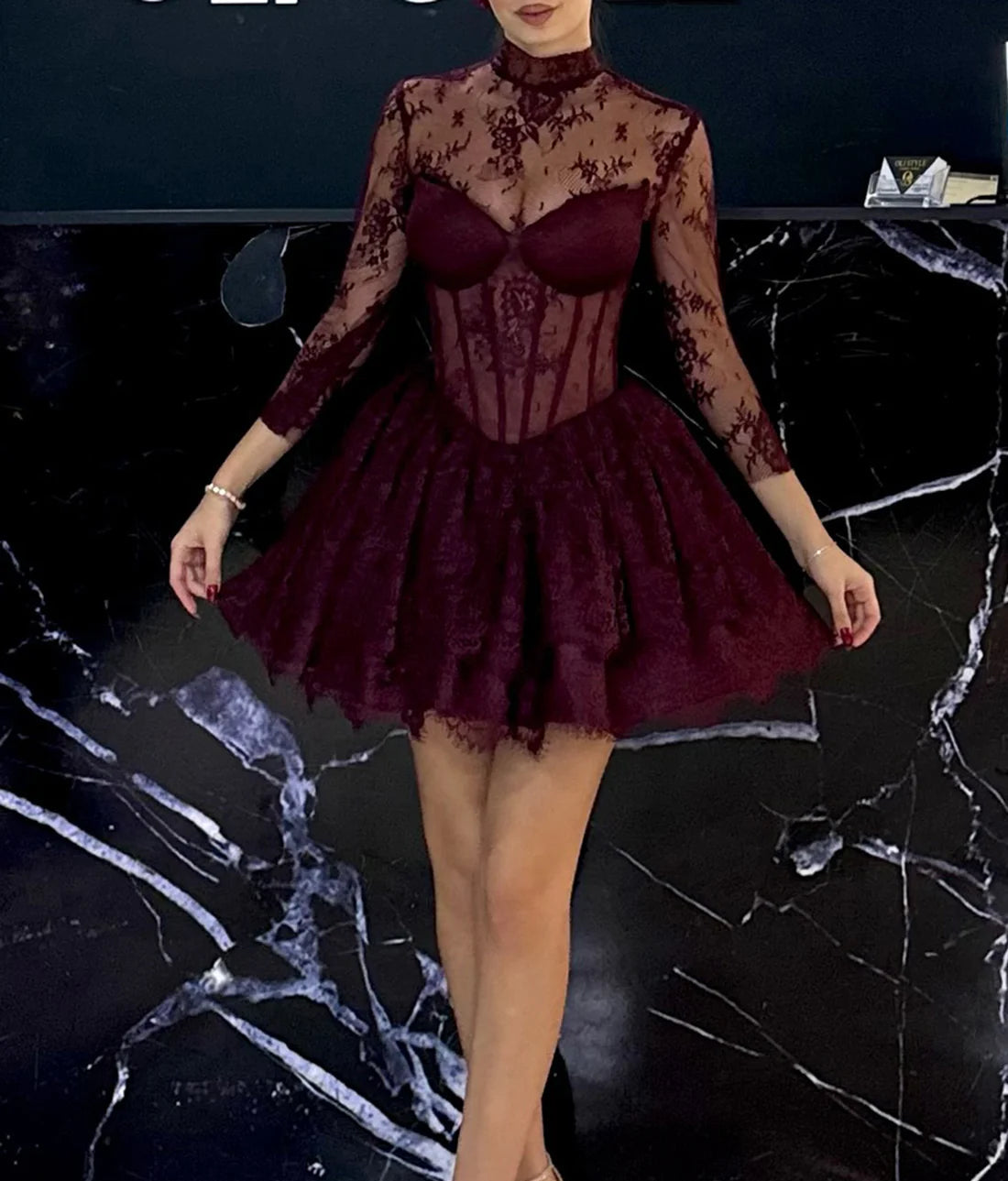 Elegantes A-Linien-Partykleid mit hohem Halsausschnitt und Applikationen und 3/4-Ärmeln