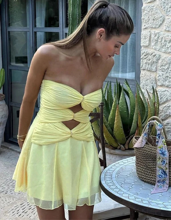 Schickes, gerüschtes, trägerloses A-Linien-Minikleid für den Heimkehr