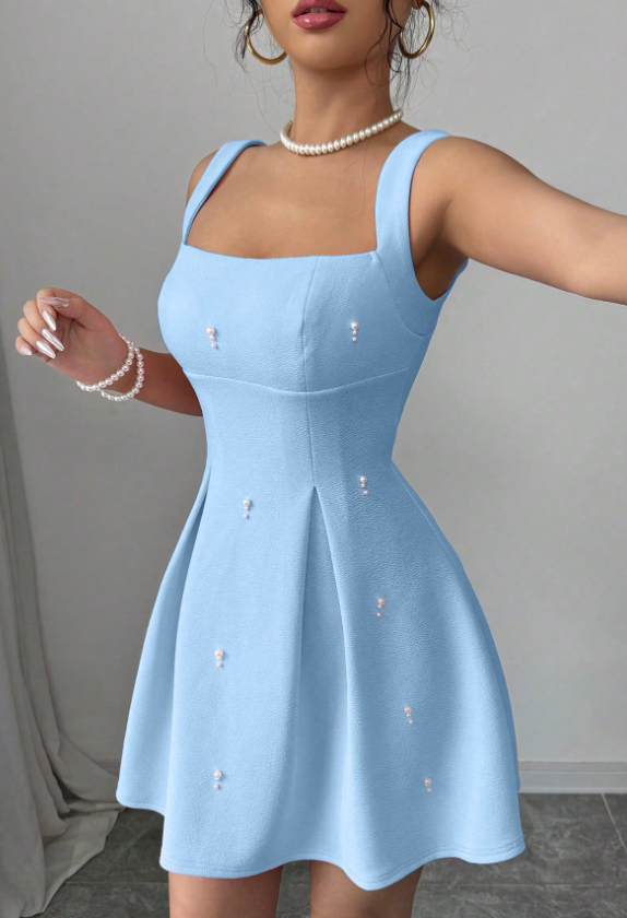 Elegantes, einfarbiges Patchwork-Freizeitkleid mit breiten Trägern und Perlen