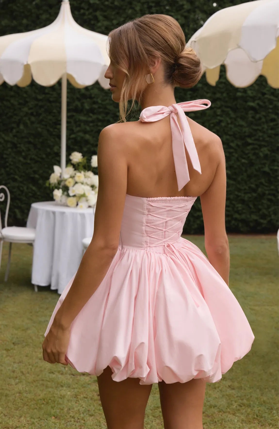 Sexy Neckholder-Minikleid mit rückenfreiem Rücken