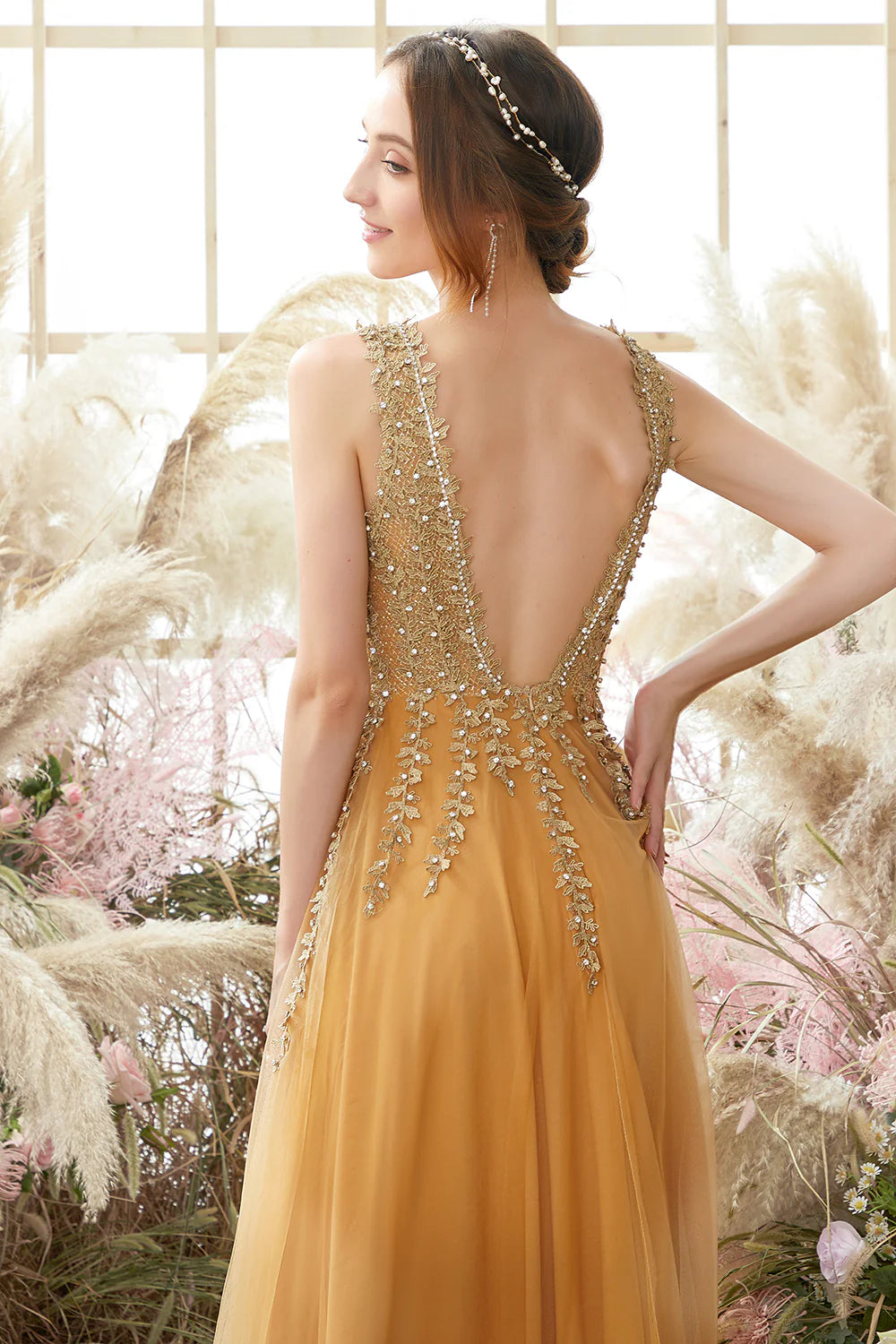Elegant Deep V-neck Long Prom Dress with Appliques