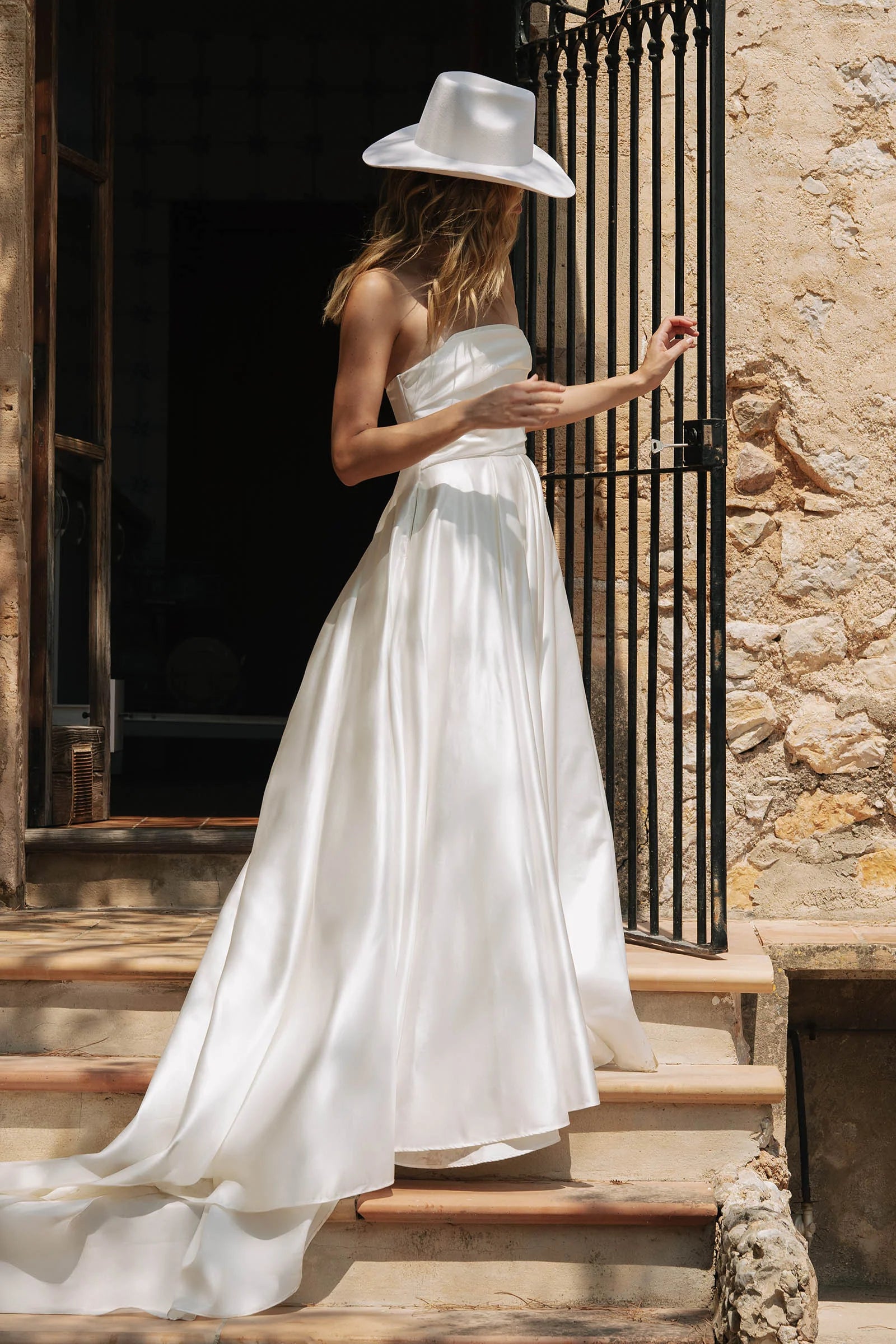 Elegant  Sleeveless Ruched Split Brush Train Wedding Dresses