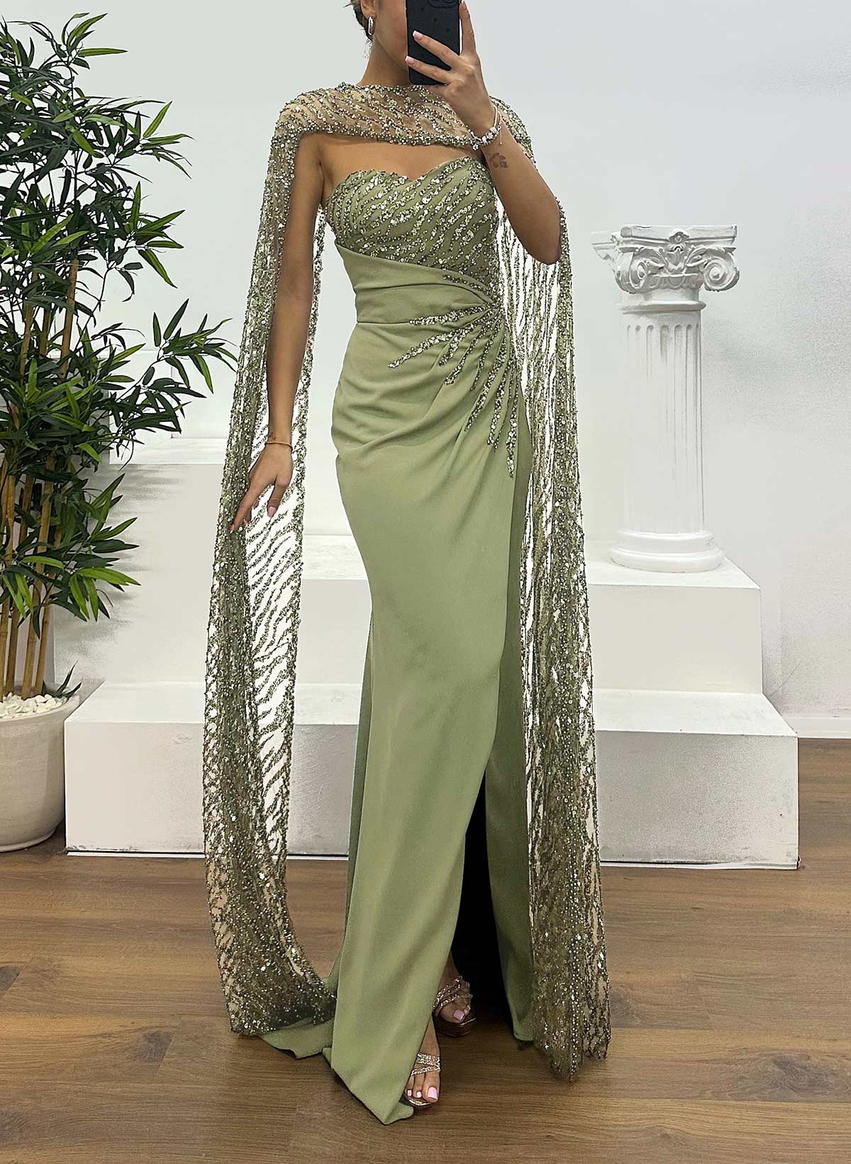 Sparkle & Shine Sequined Sweetheart Split Front Sweep Train Elastic Satin Evening Dresses