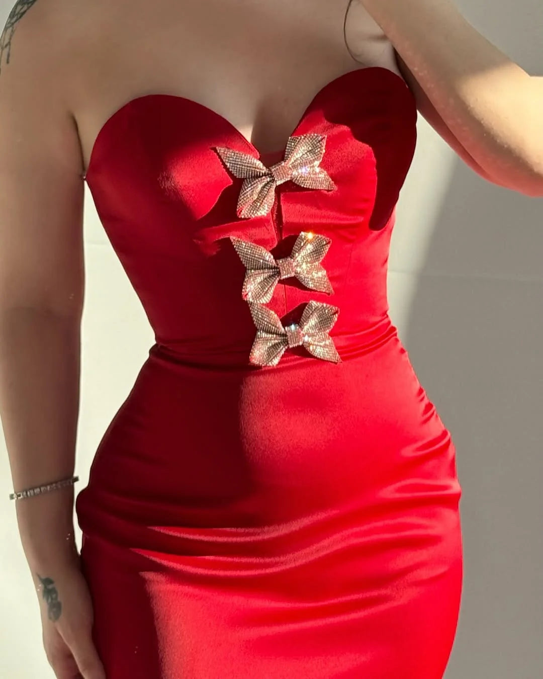 Stunning Red Satin Sweetheart Mermaid Sleeveless Prom Dress with Bow