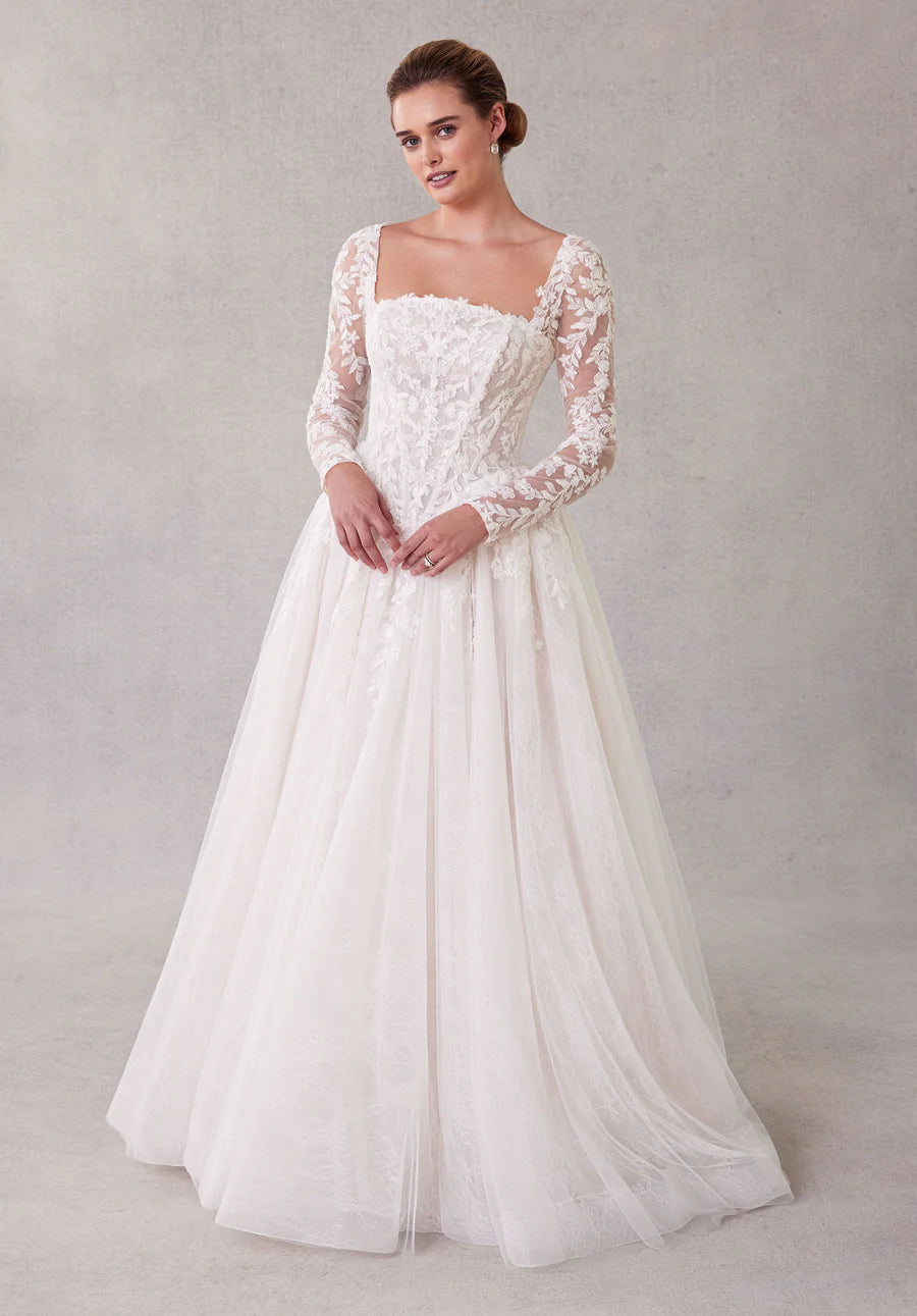 Elegance White Tulle Strapless Pleats Wedding Dress
