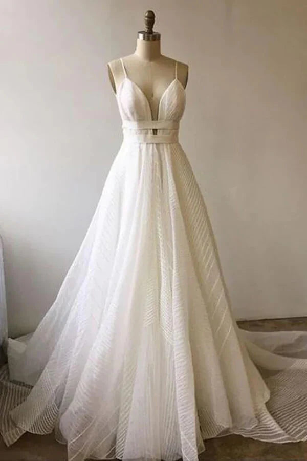 A-line V-neck Lace Backless Prom Dresses With Court Train