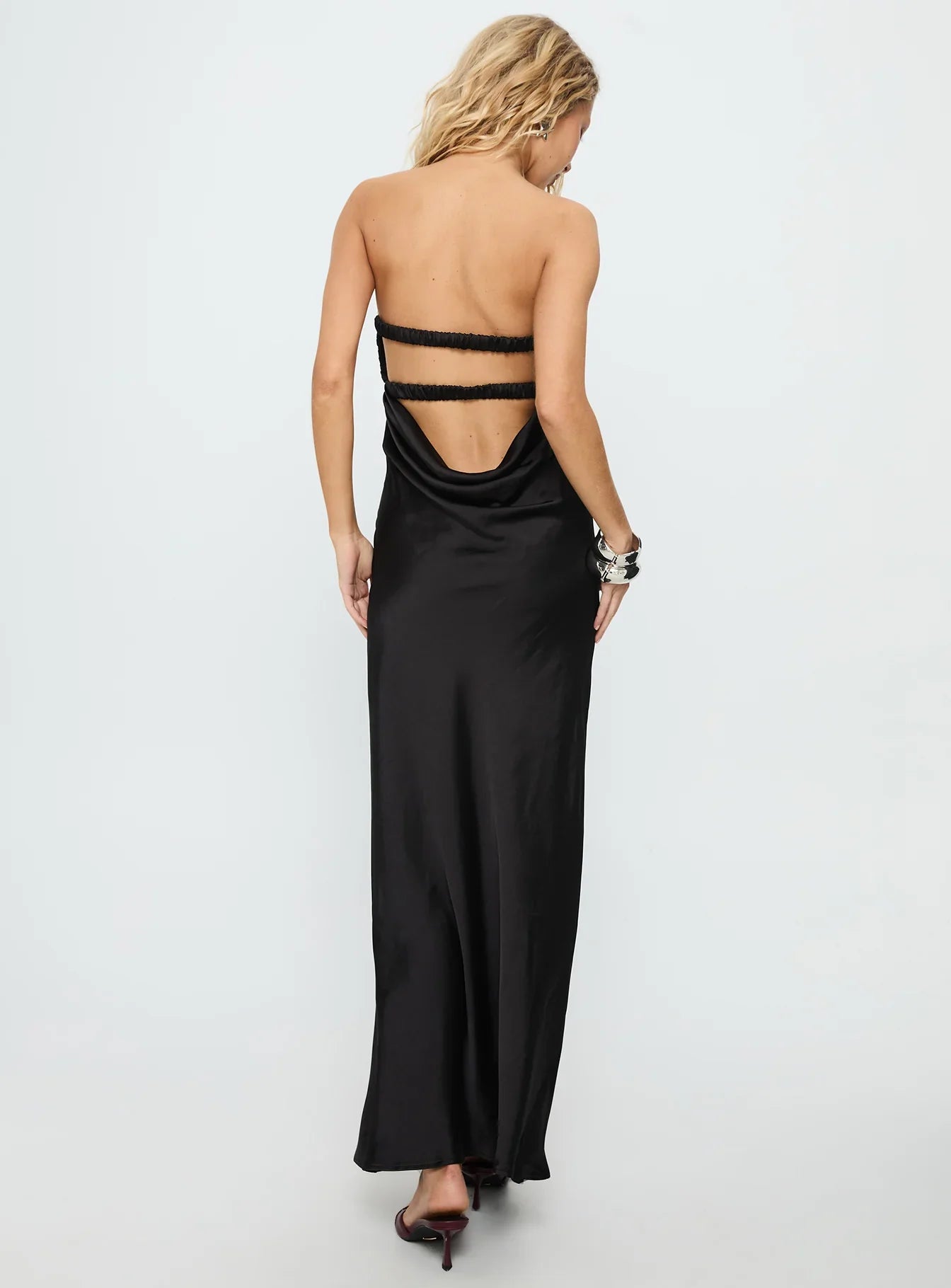 Black Strapless Satin Prom Dress with Twisted Knot and Open Back for Formal Events and Prom Nights