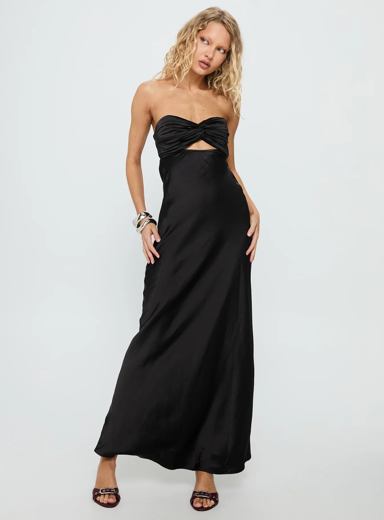 Black Strapless Satin Prom Dress with Twisted Knot and Open Back for Formal Events and Prom Nights