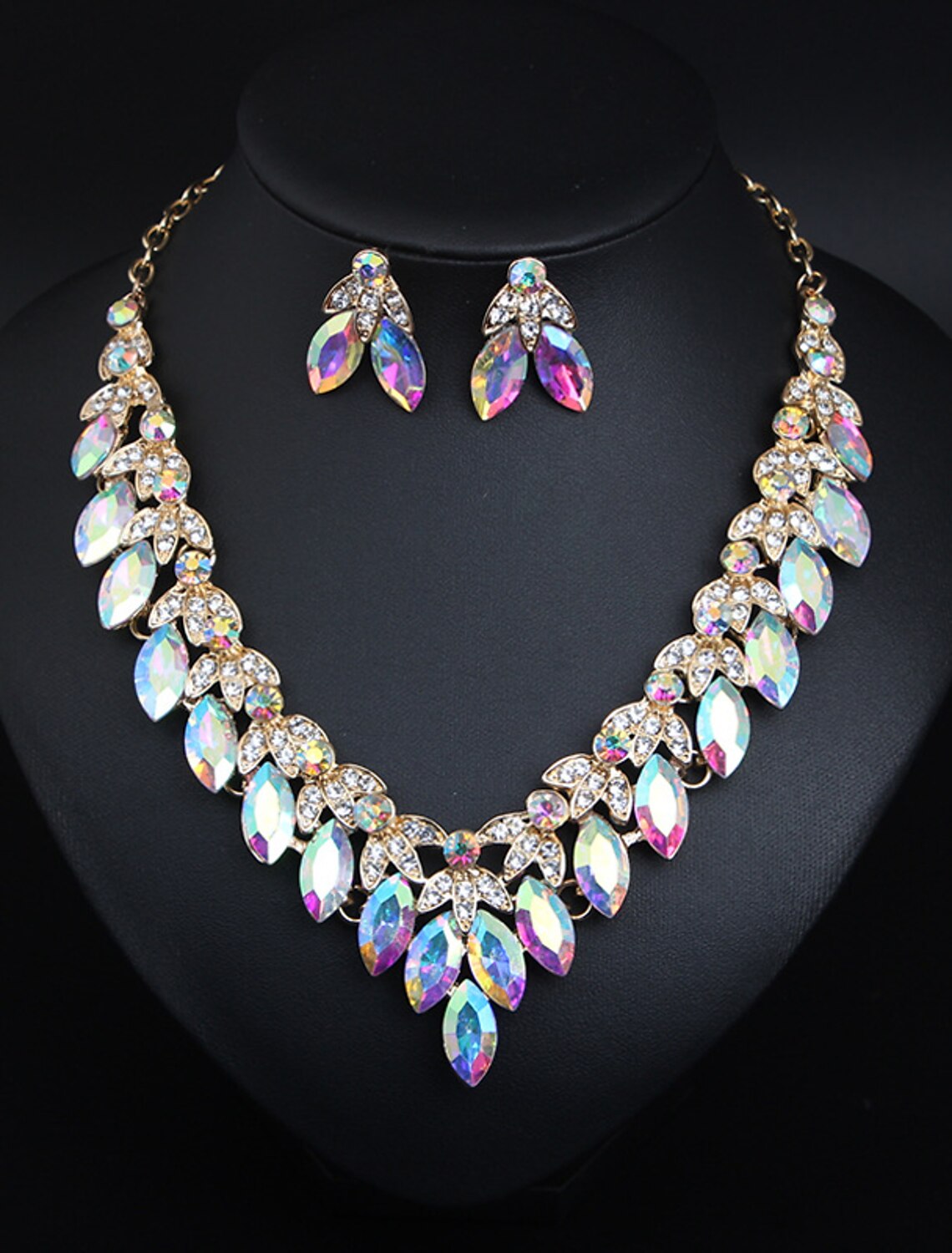 Close-up of the crystal rhinestone flower necklace from the bridal jewelry set.
