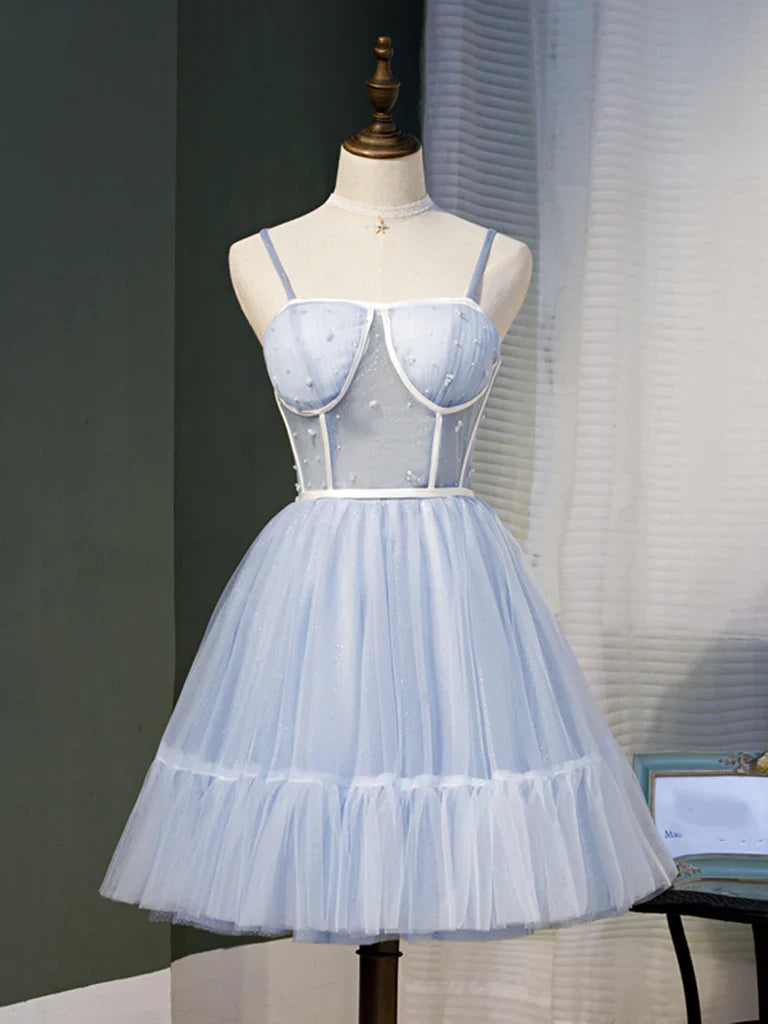 Model wearing a short A-line sweetheart neck tulle prom dress.