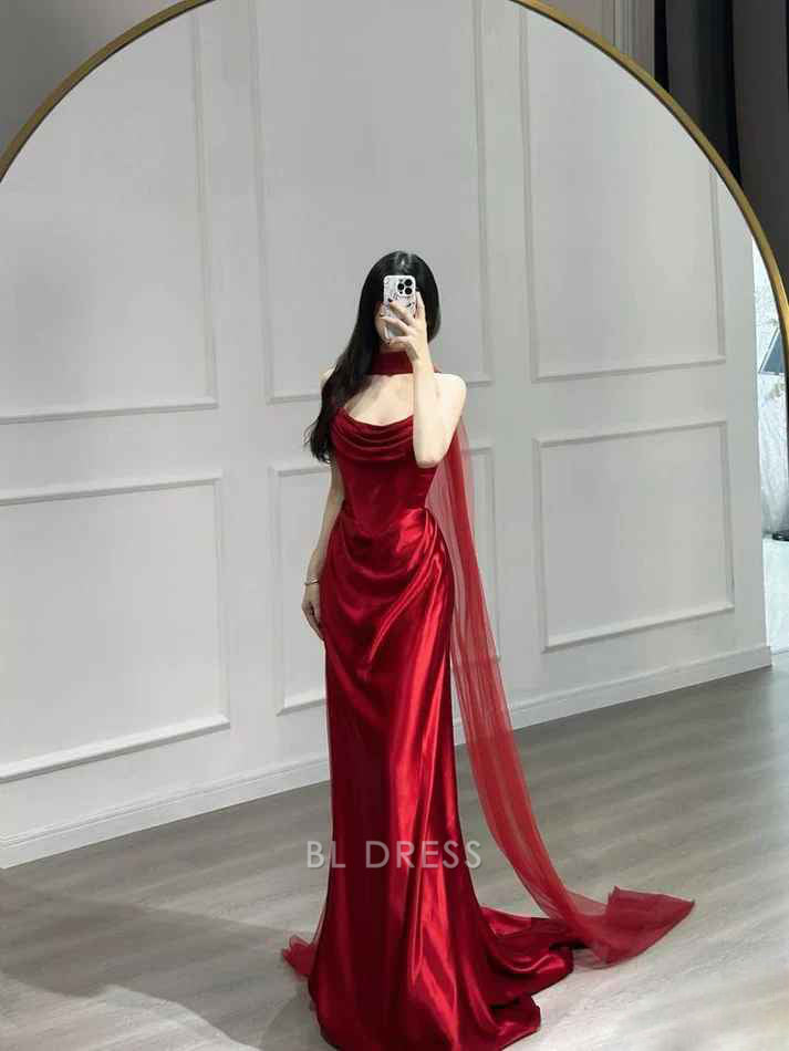 Elegant strapless mermaid formal gown for women.