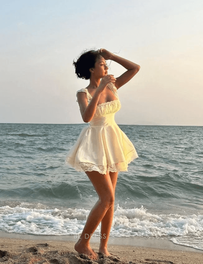 Charming A-Line Square Neck Ruffled Lace Cream Short Homecoming Dress Women's